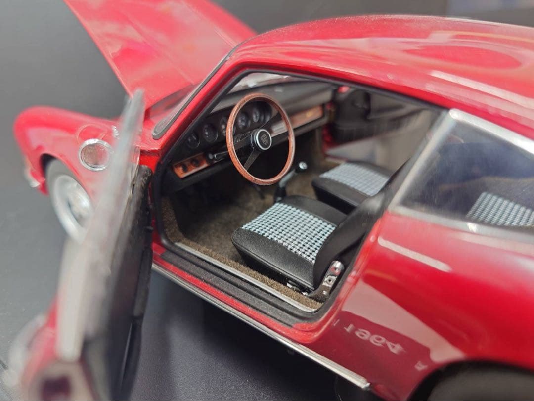 オートアート1/18　ミニカー ポルシェ911　ナロー　1964 レッド　RED