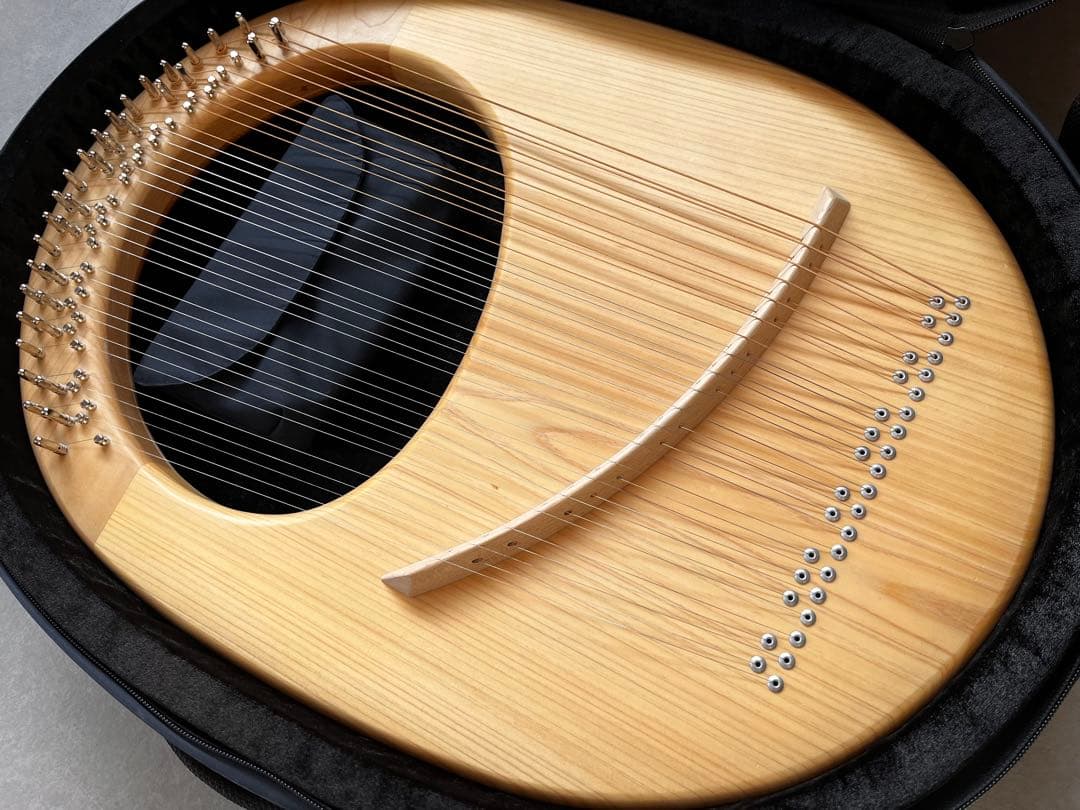 「ライアー34弦 アフロディーテ竪琴 エッグちゃんモデル 曲線ブリッジ 美品」