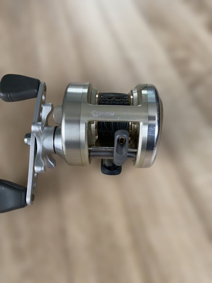 クアンタム　ベイトリール