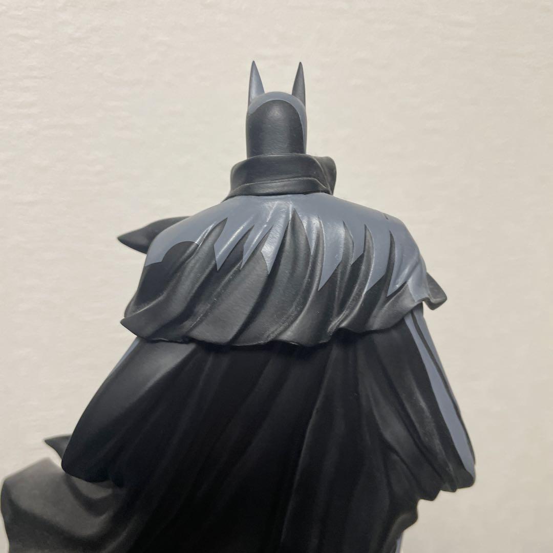 dcコレクティブルズ バットマン ブラック&ホワイト ガスライト スタチュー