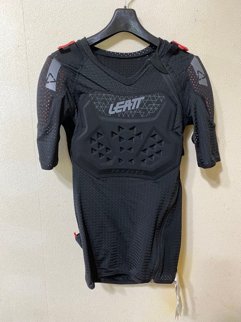 Leatt ReaFlex Stealth プロテクターTシャツ M