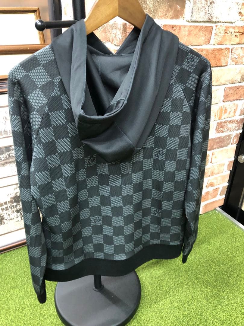 V12 レディース　パーカー　Mサイズ