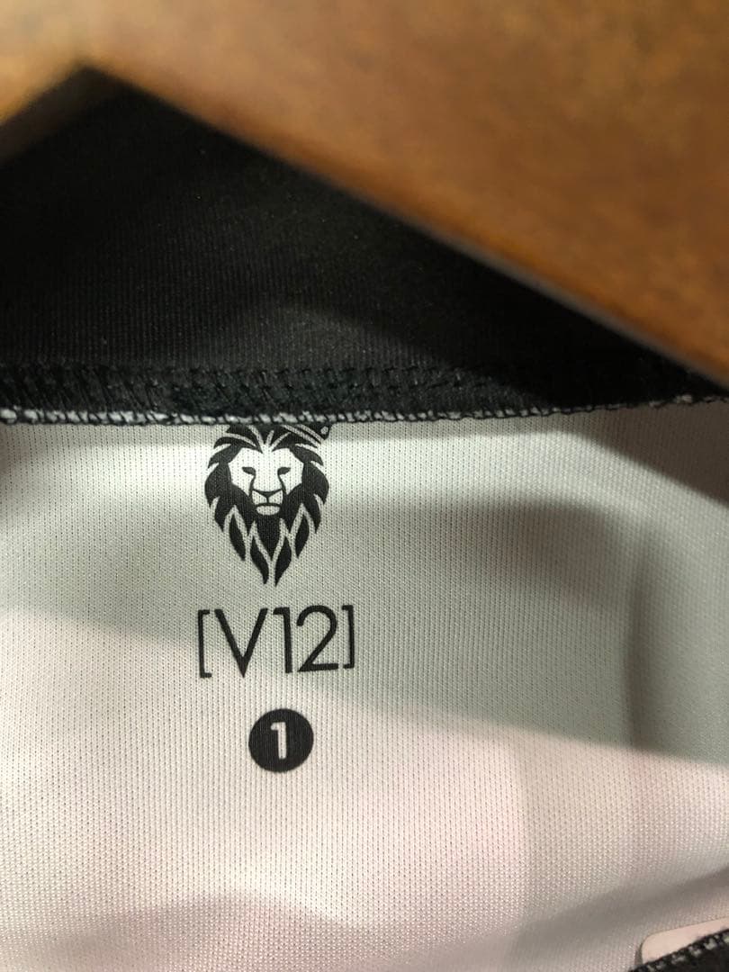 V12 レディース　パーカー　Mサイズ