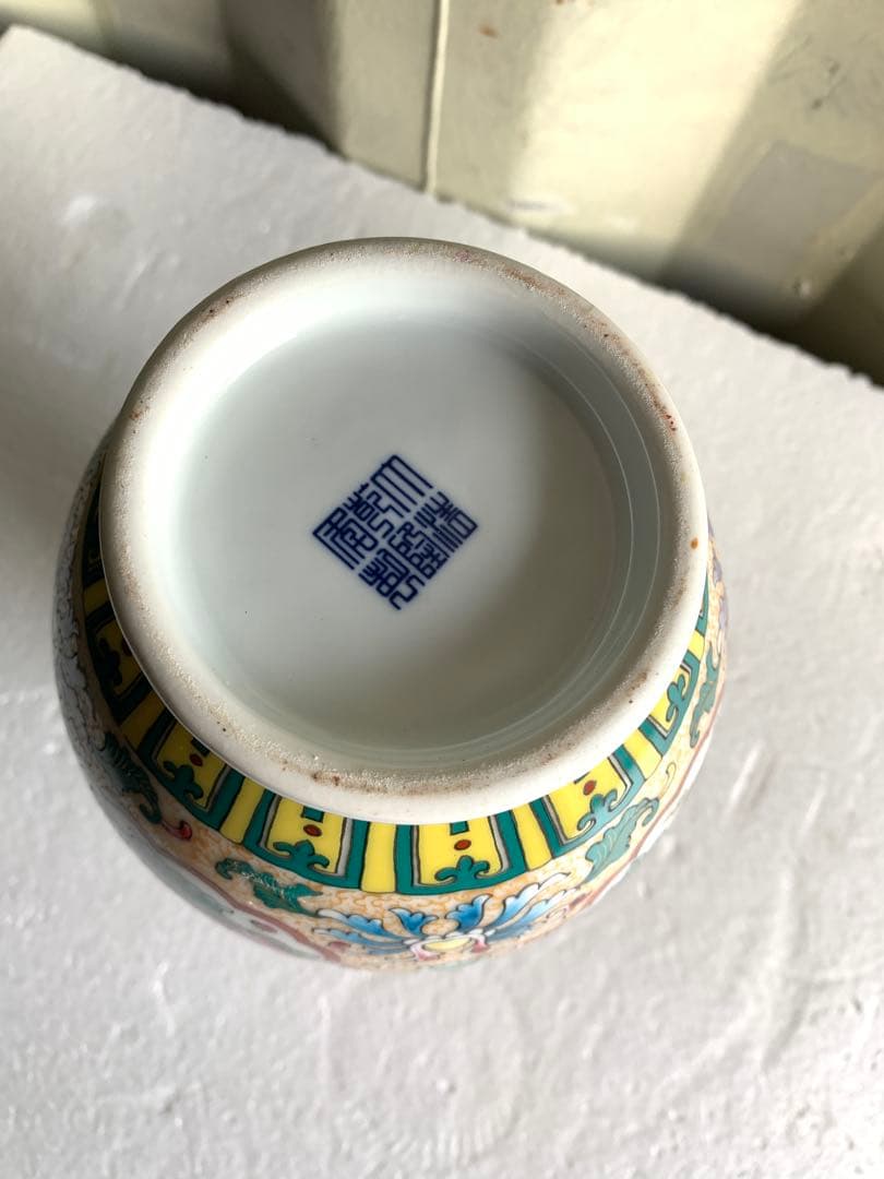 大清乾隆製 琺瑯彩開窓花卉紋賞瓶 染付 陶瓷 茶道具 時代物 花瓶