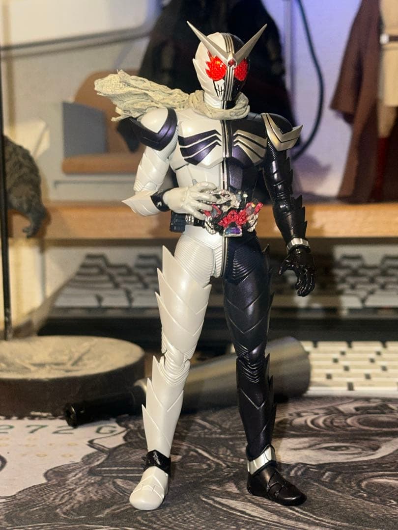 shf 真骨彫　 仮面ライダー 目が発光可能　カスタム品