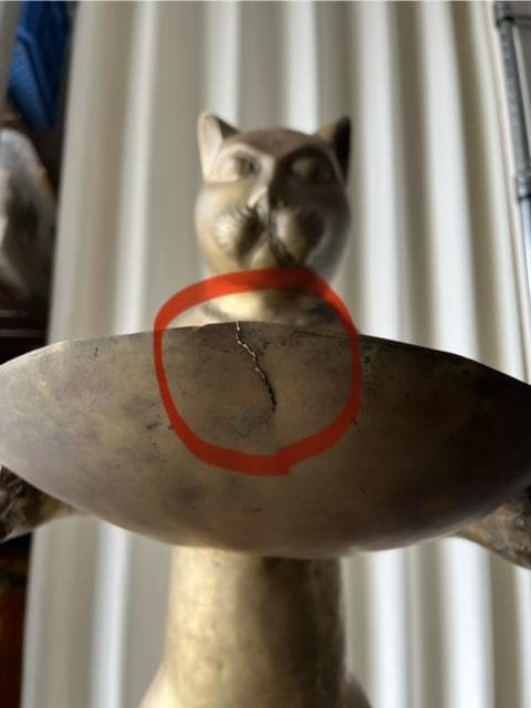 猫のブロンズ(お皿に亀裂あり）
