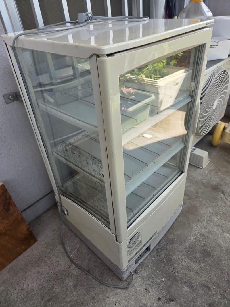 ガラス冷蔵庫 中型 3段棚付き