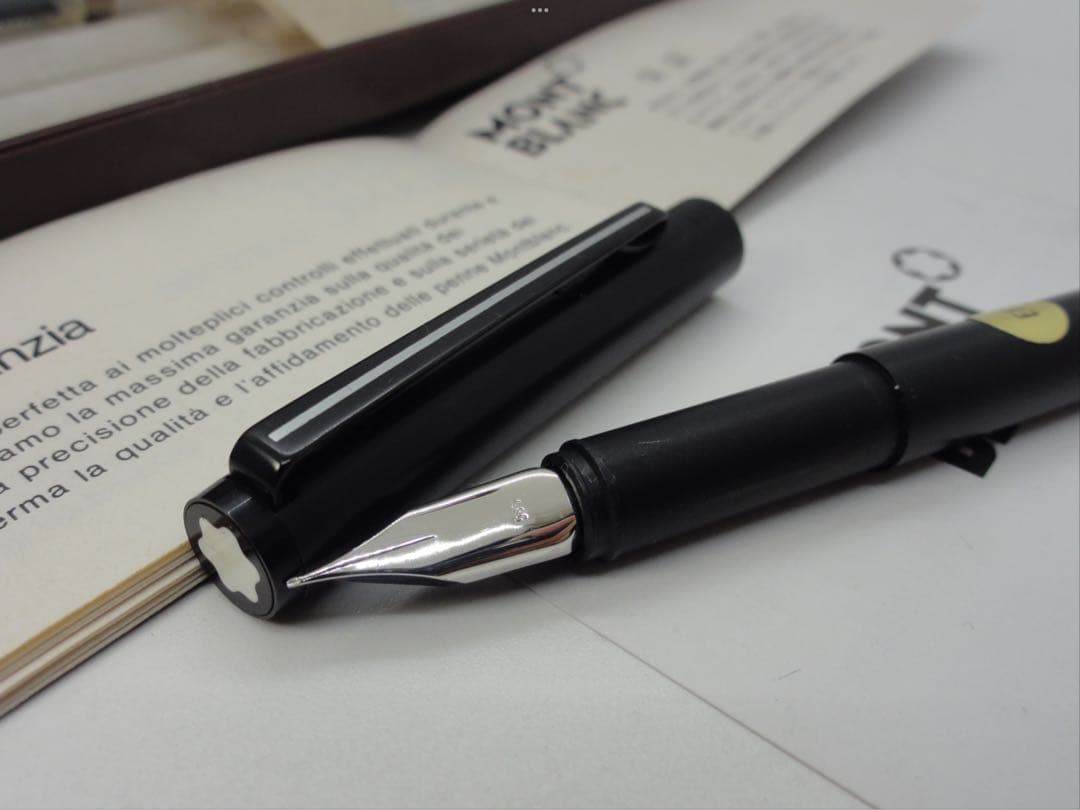 Mont Blanc ブラック 万年筆 インクカートリッジ付き