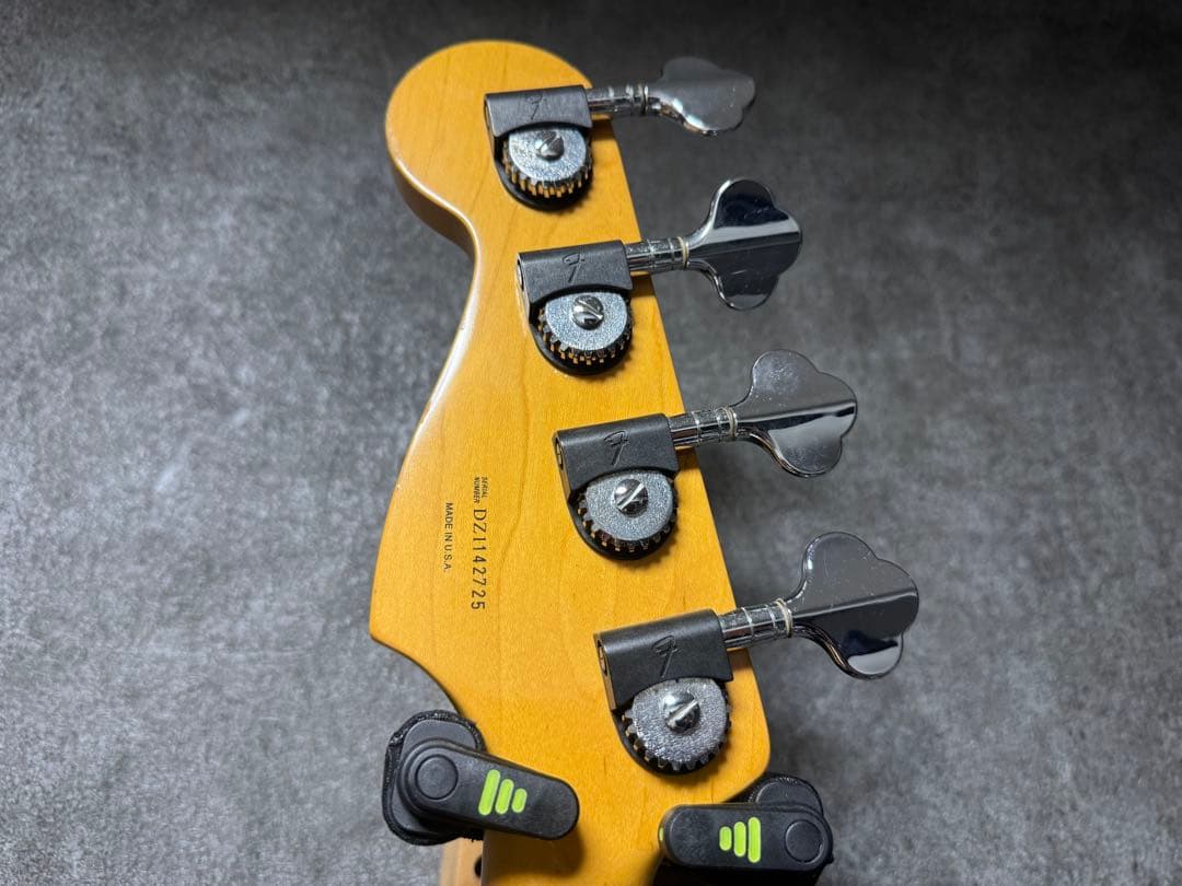 ベース FenderUSA American Deluxe Jazz Bass