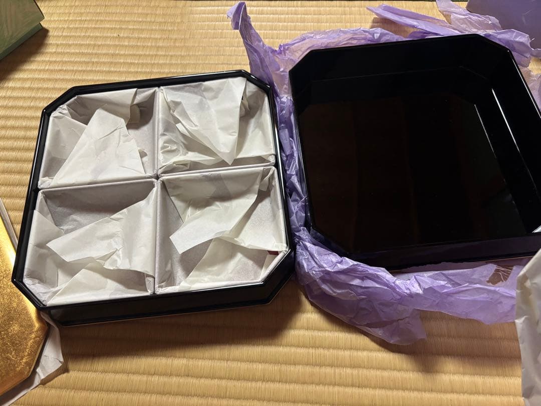 金色花模様の重箱 4仕切り　2段　石楠花