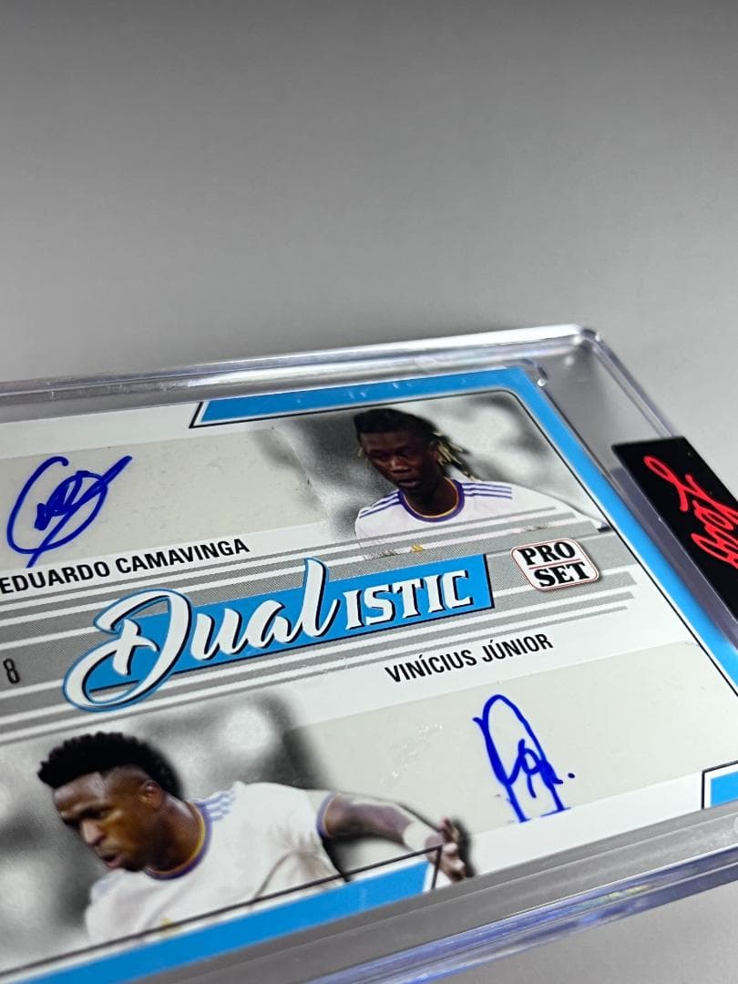 【直筆サイン!世界限定8枚】カマビンガ ヴィニシウス Leaf レアル・マドリー