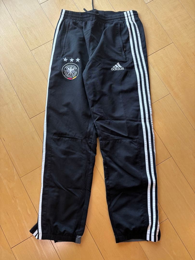 サッカードイツ代表ジャージ　メルセデスベンツ刺繍有り