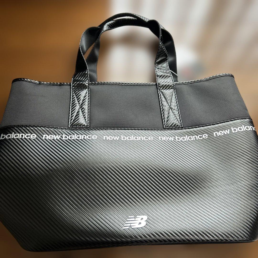 new balance カーボン調トートバッグ
