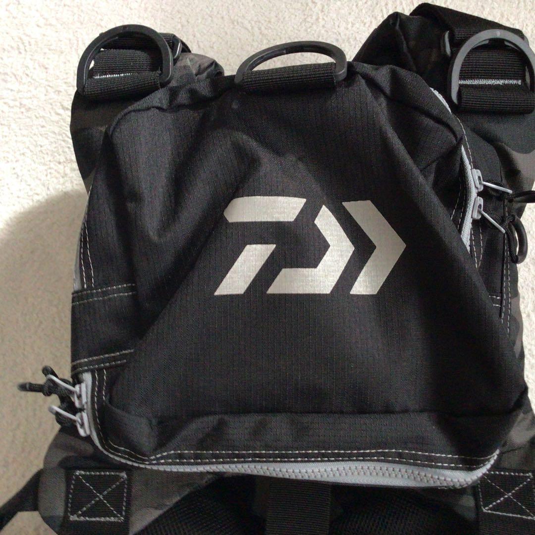 [ほぼ未使用・美品]ダイワ ベンチクールゲームベストIV DF-6109