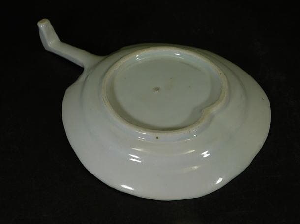 【団扇形　岩上花紋　染付　変皿】工芸品