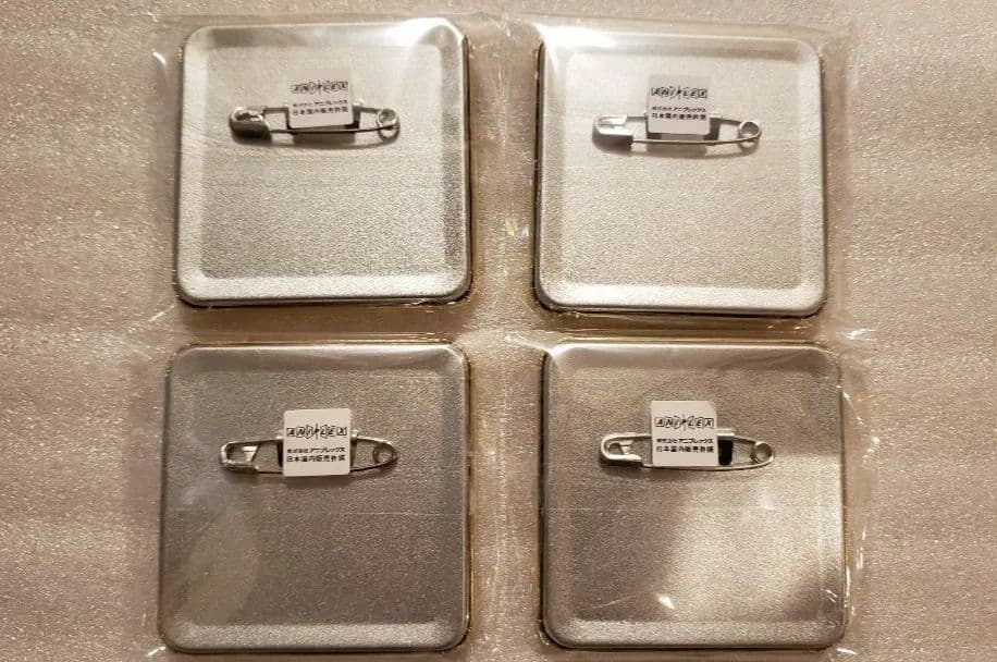 鬼滅の刃　ダイニング　缶バッジ　義勇　しのぶ　実弥