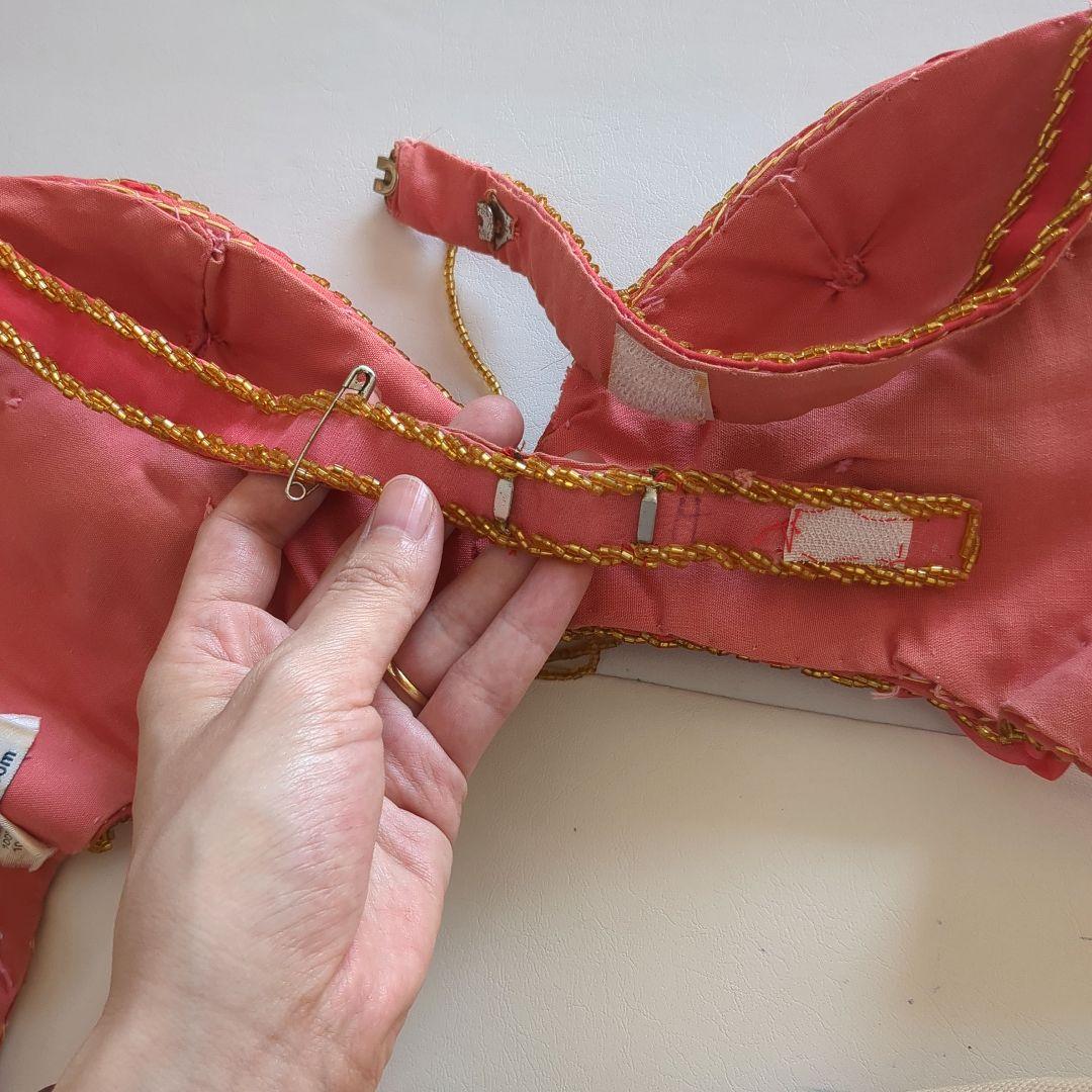 赤ピンク系 ベリーダンス セットアップ Hoda Zaki 右側スリット