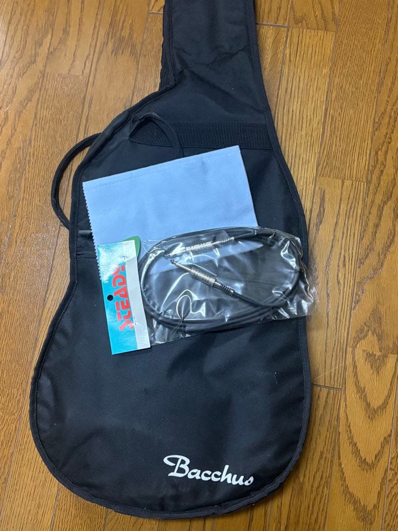 エレキベース Bacchus 4弦