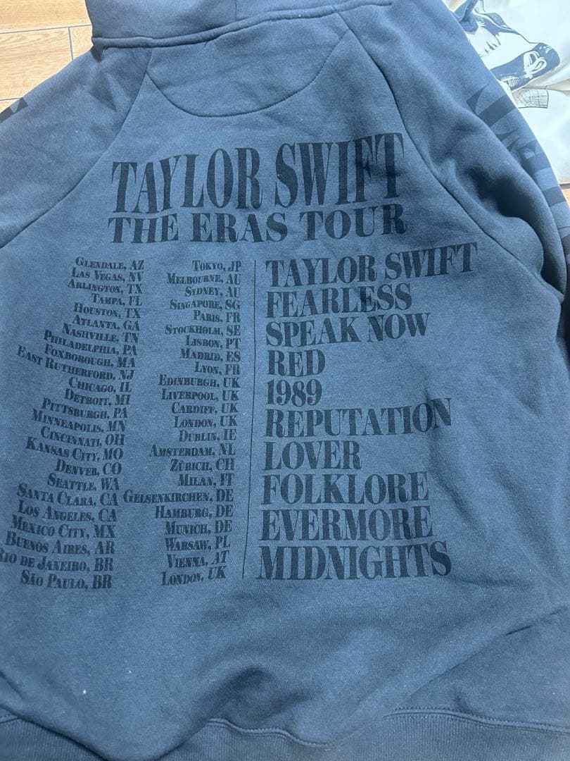 Taylor Swift パーカー　白　黒　セット売り