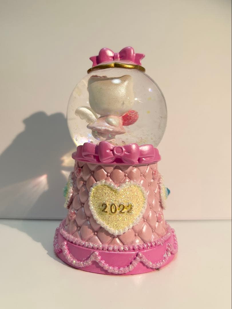 ハローキティ サンリオ スノーグローブ スノードーム　2022