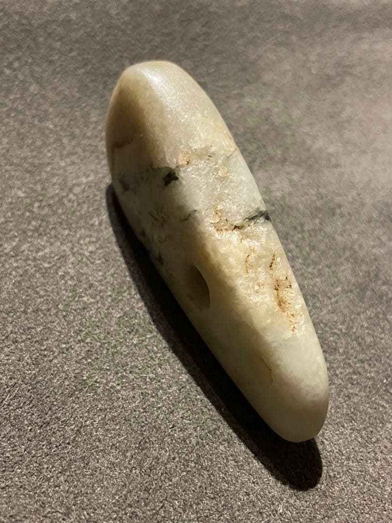 縄文時代　糸魚川翡翠大珠　出土品