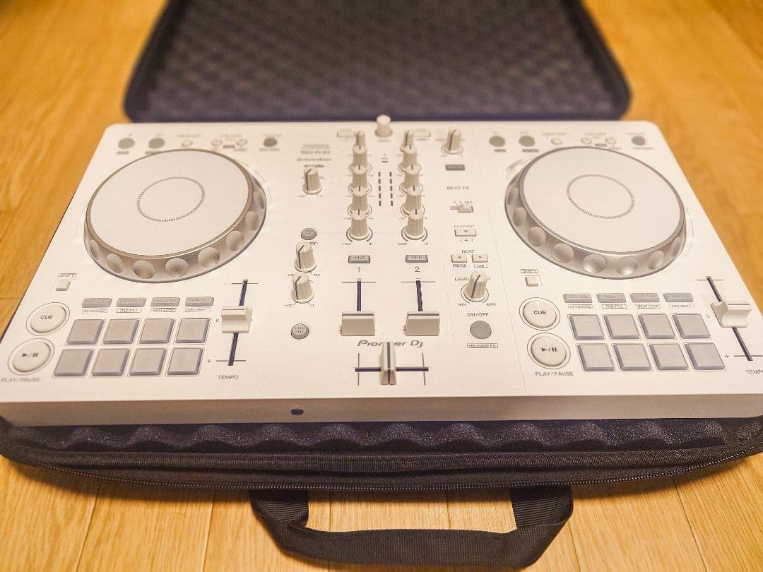 【美品】DDJ-FLX4-W 外箱・持ち運び用ケース付き