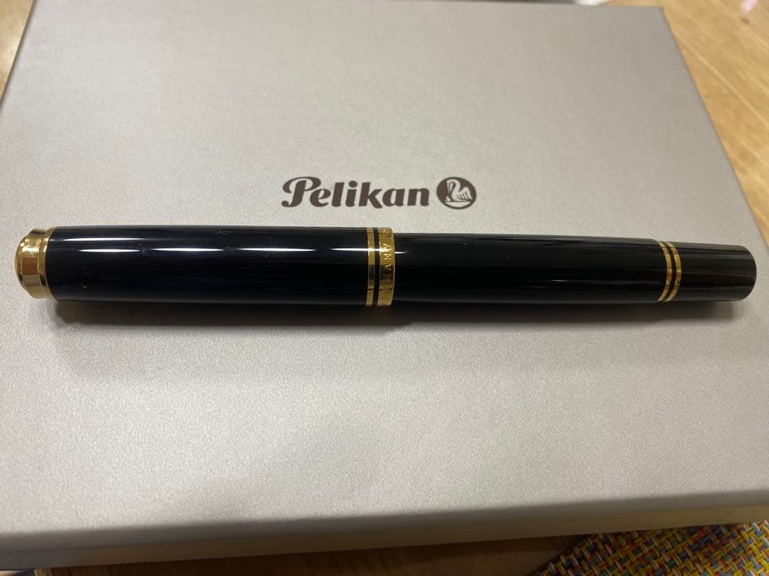 Pelikan M1000 万年筆とロイヤルブルーインクのセット。