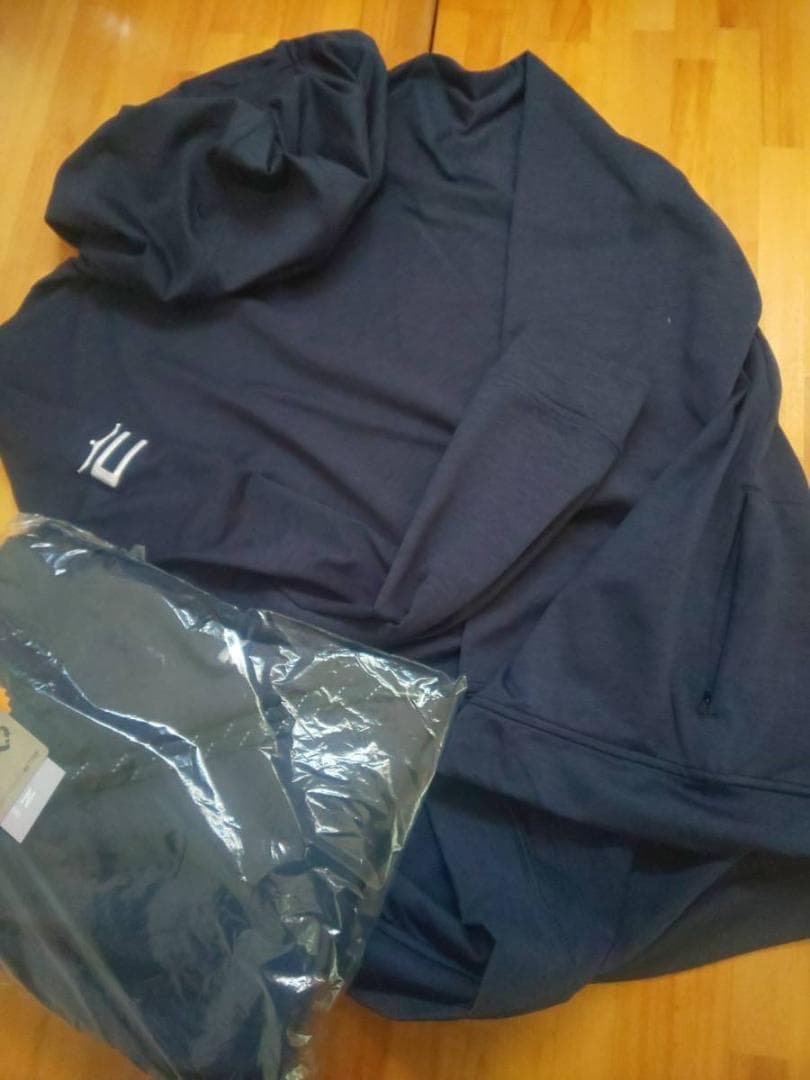 USコブラプーマ限定 Cloudspunプログレスフーディー紺 特注刺繍