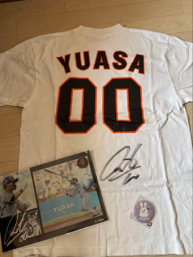 読売ジャイアンツ　湯浅大サイン入りTシャツ　サイン入りタオル