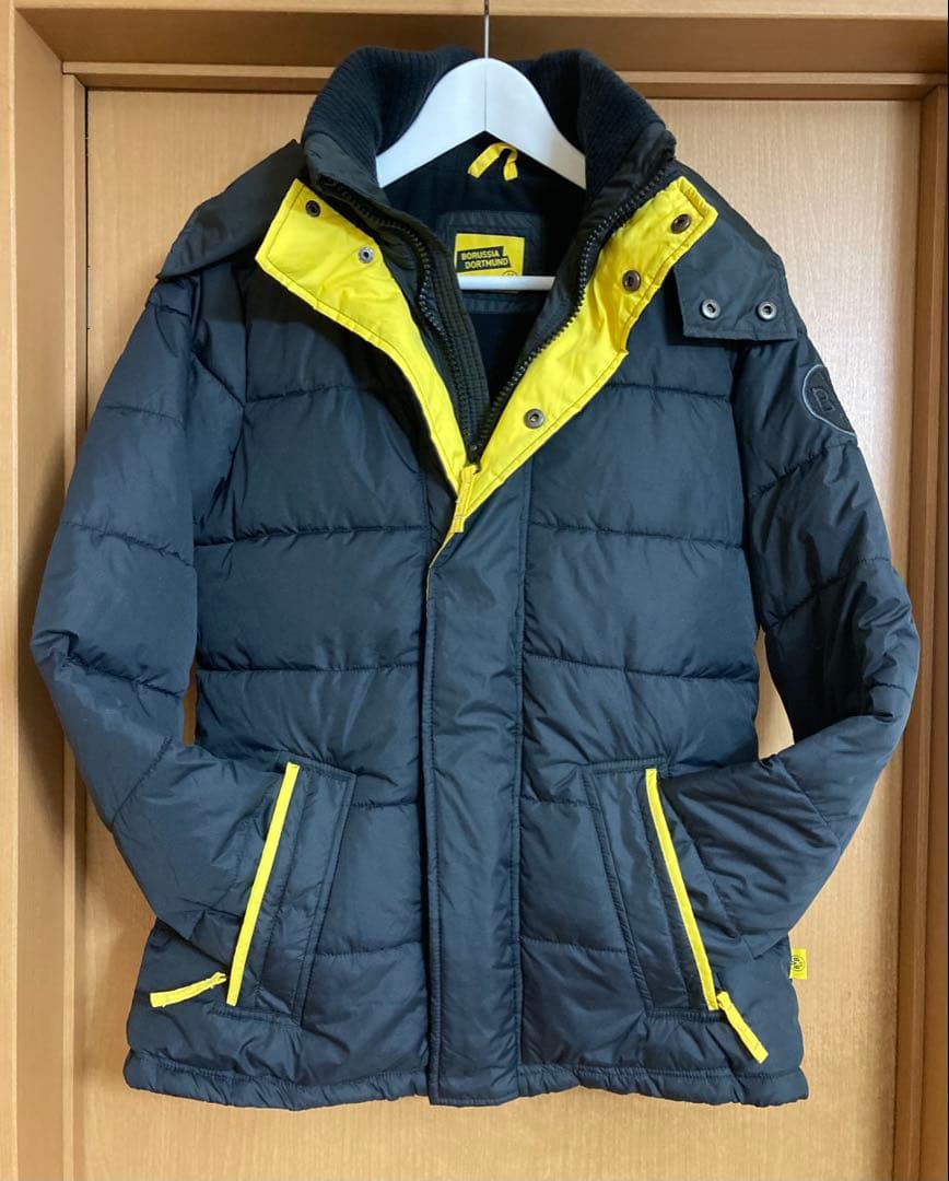 送料無料　ボルシアドルトムント　中綿ジャケット　mサイズ