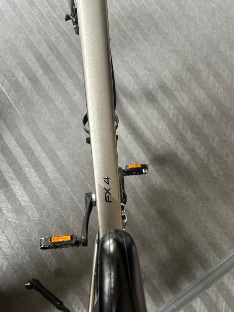 ［直接引取 大阪限定］TREK FX4 DISC 2020年モデル クロスバイク