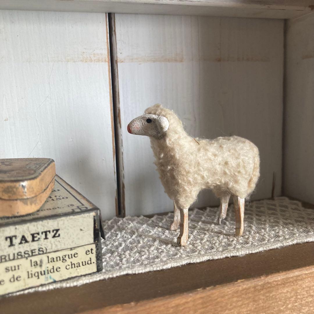 【希少】ドイツアンティーク　儚げな羊さん　B