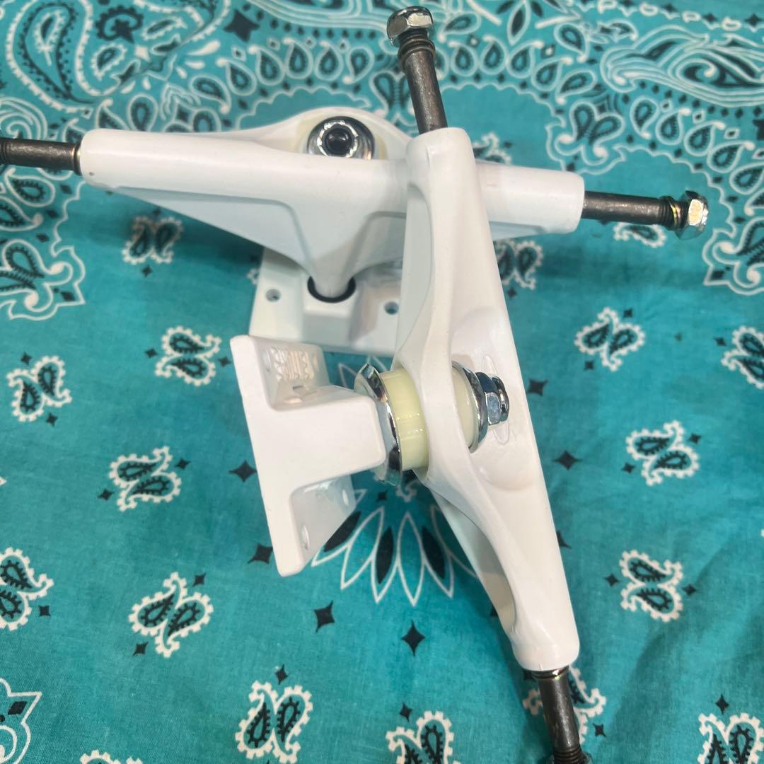 ベンチャー　トラック　WHITE LIGHTNING II 5.6