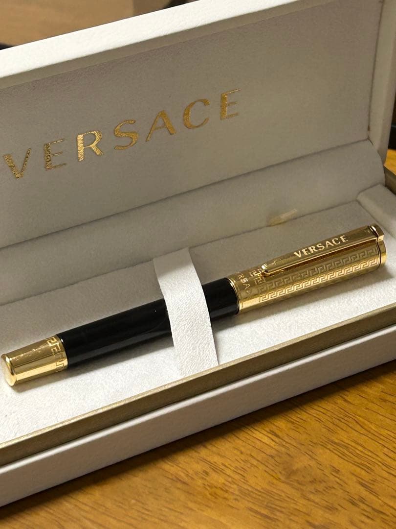 ヴェルサーチェversaceボールペンメデューサ装飾美品ゴールド　ブラック　黒金