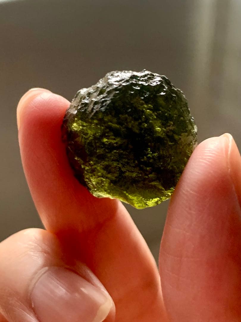 最強パワーストーンモルダバイト　テクタイト　隕石　ヒーリング鉱物標本　リビアン