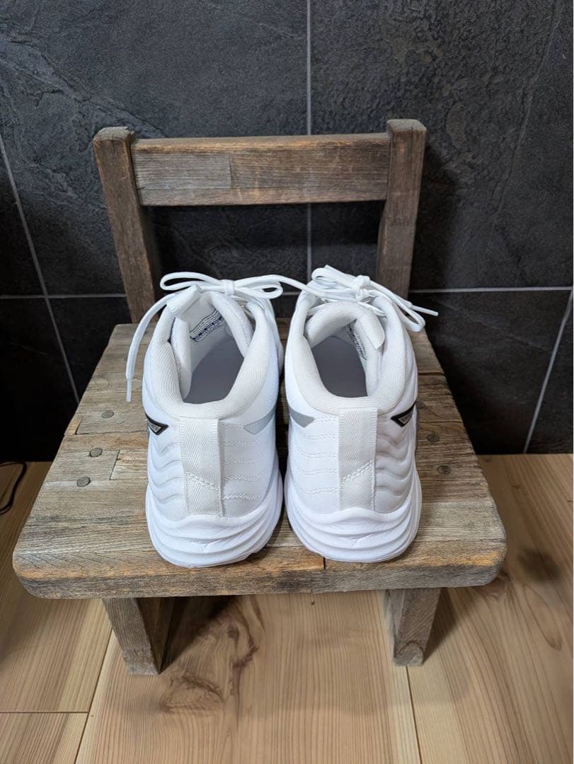 【新品】バレーボールシューズ ホワイト メッシュ