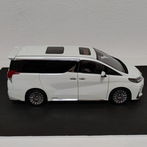 自動車 1/18 scale LEXUS LM 300h