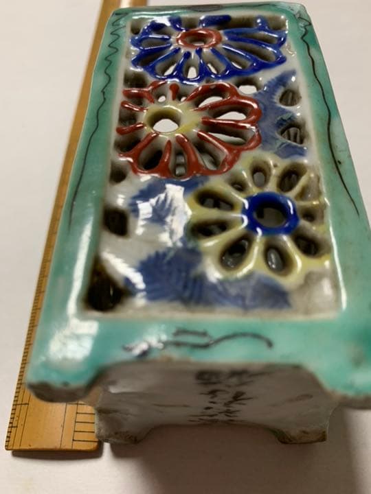 透かし意匠陶製置物