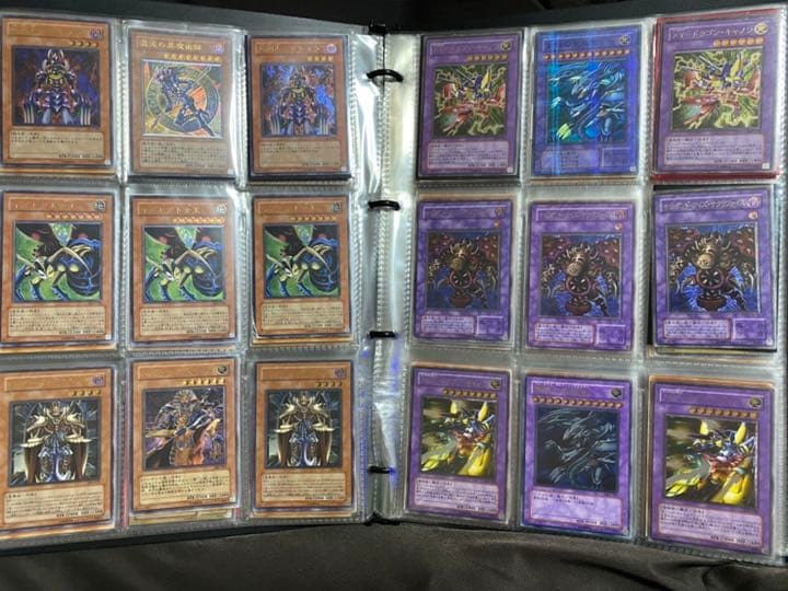 遊戯王カード　ファイル　まとめ売り　約200枚　初期　青眼の白龍など