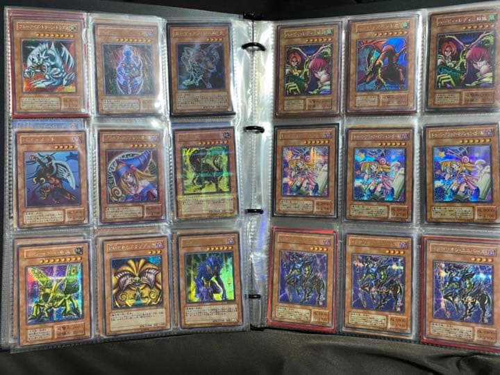 遊戯王カード　ファイル　まとめ売り　約200枚　初期　青眼の白龍など