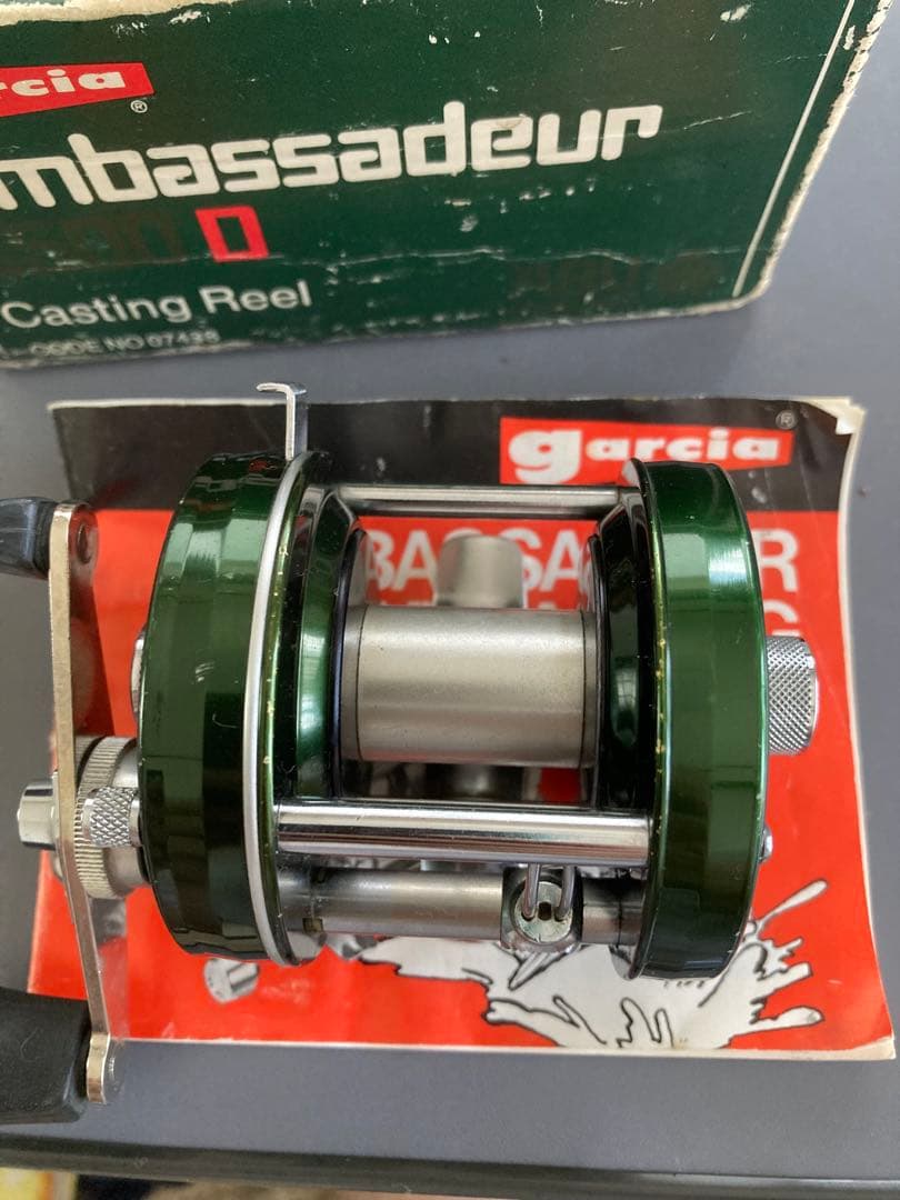 アブ　abu アンバサダー 5500D 美品　初期ニッケルハンドル