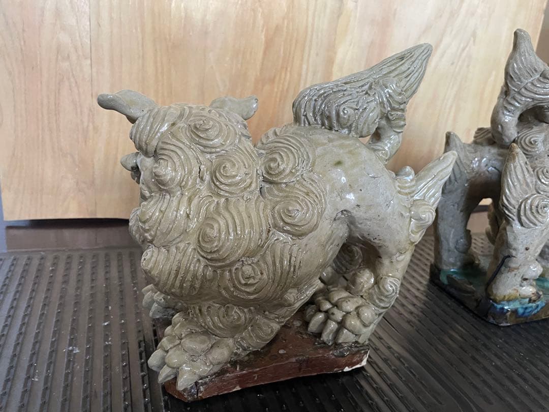 希少　島常賀　台付シーサー白土ペア　阿吽　壺屋焼　名工　沖縄