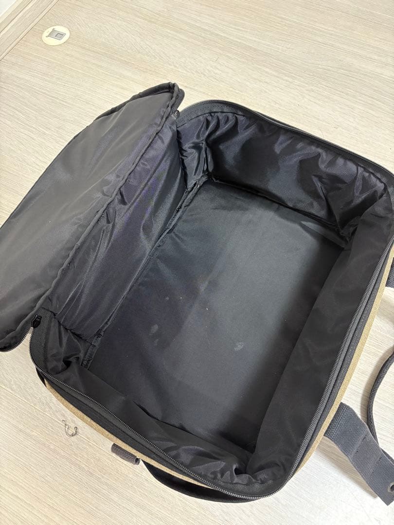 【美品】ブラックデザインアイアンプレート収納バッグ