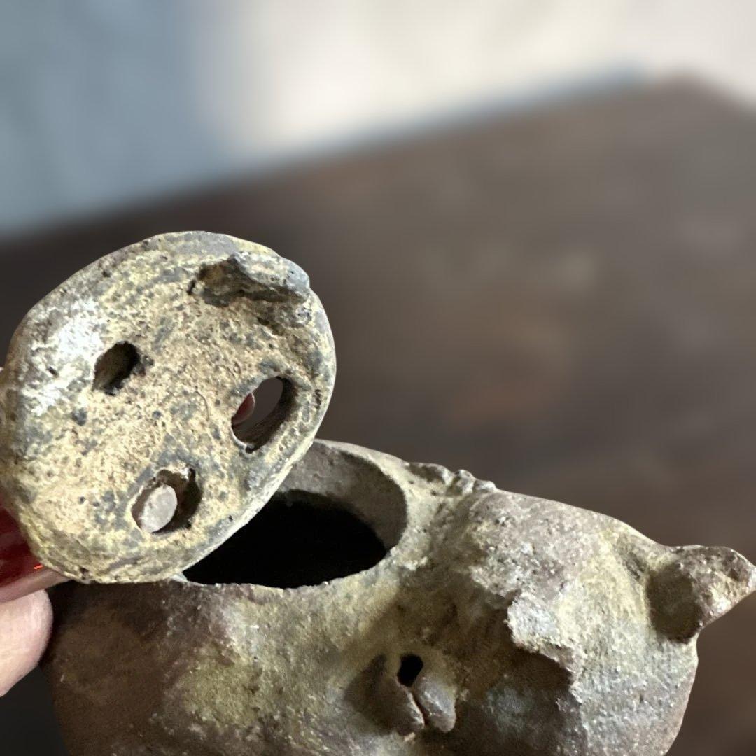 お値下げ‼️可愛い眠り猫　猫の姿の蓋付き陶器彫刻