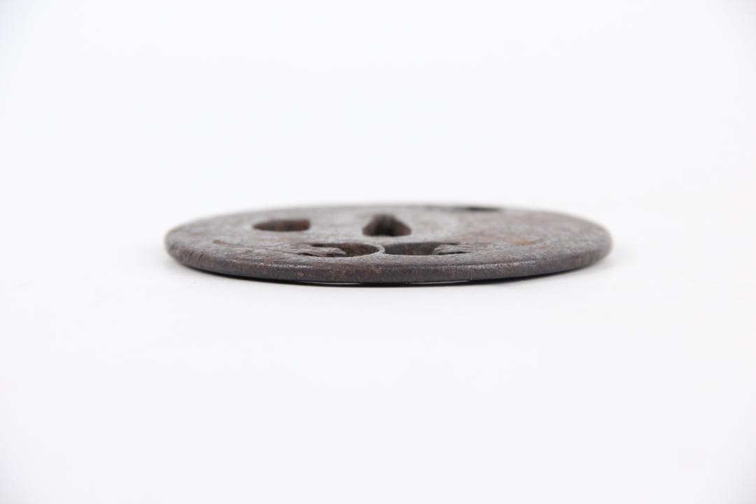 鉄地 刀鍔 武州住正義　銘　鍔　 /武具/刀装具　EU11-17