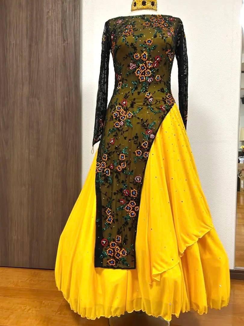 社交ダンススタンダードドレス　デモ　競技会　スワロフスキー　豪華　Ｍ