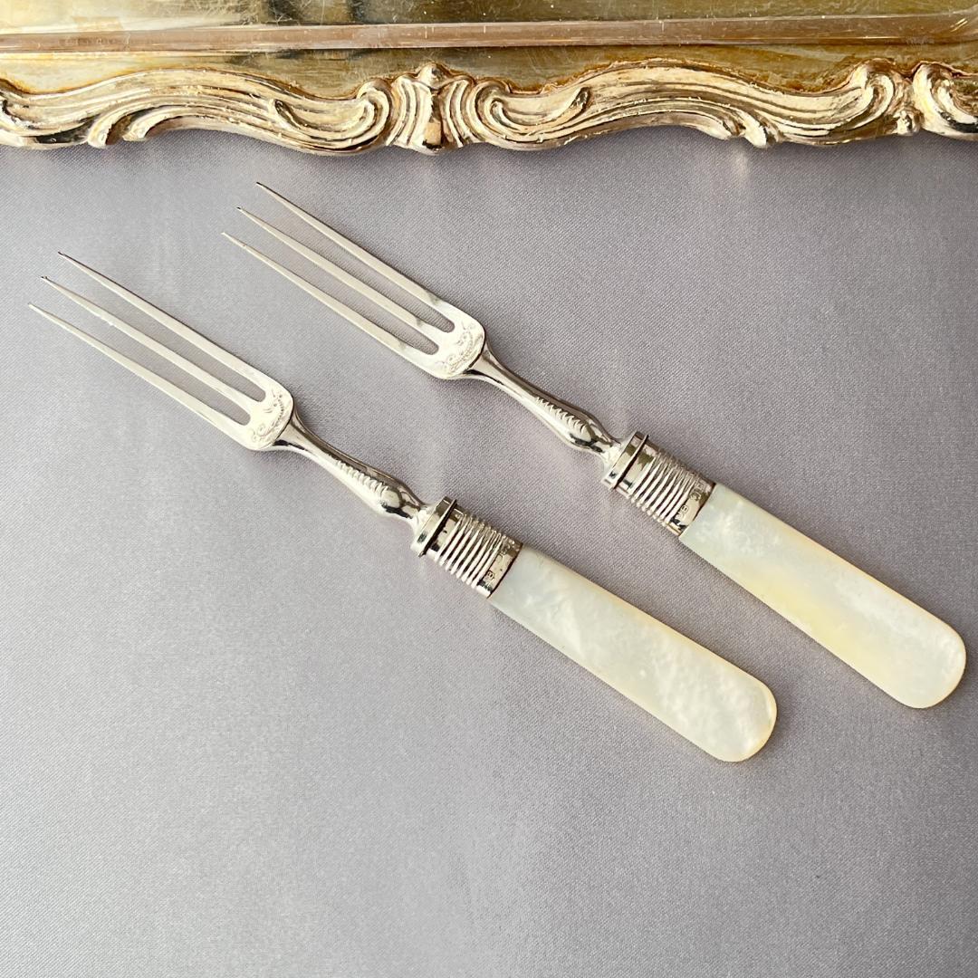 【John Biggin】【純銀継手 / 白蝶貝】ティーフォーク 2本