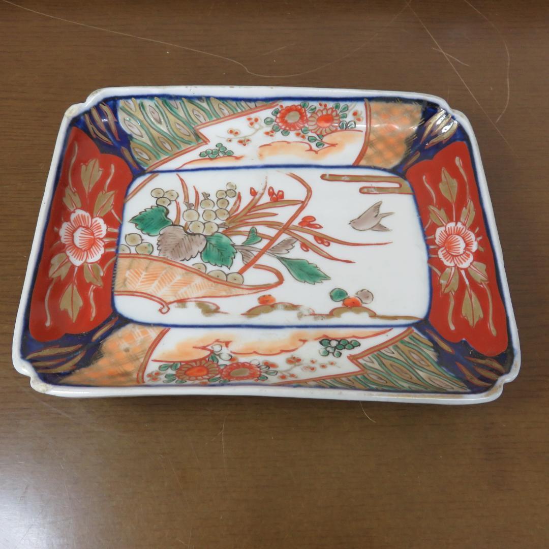 角皿 変形皿 金彩 色絵付け 印判 欠け 窯傷 花文様 ニュウ 歪み