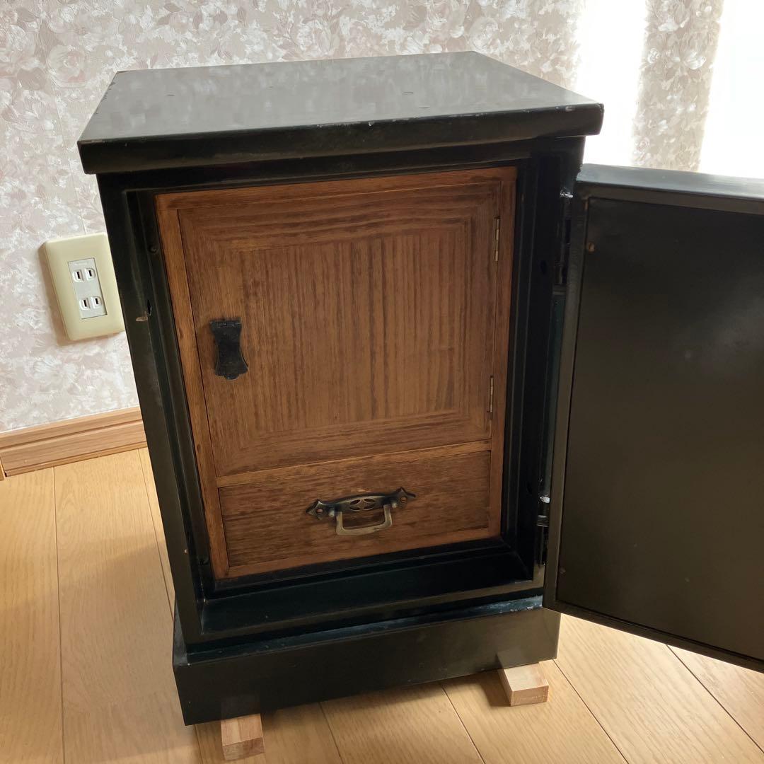 昭和レトロな中型金庫（グリーン色／高４５、幅３１、奥２８㌢／重約２７㌕）