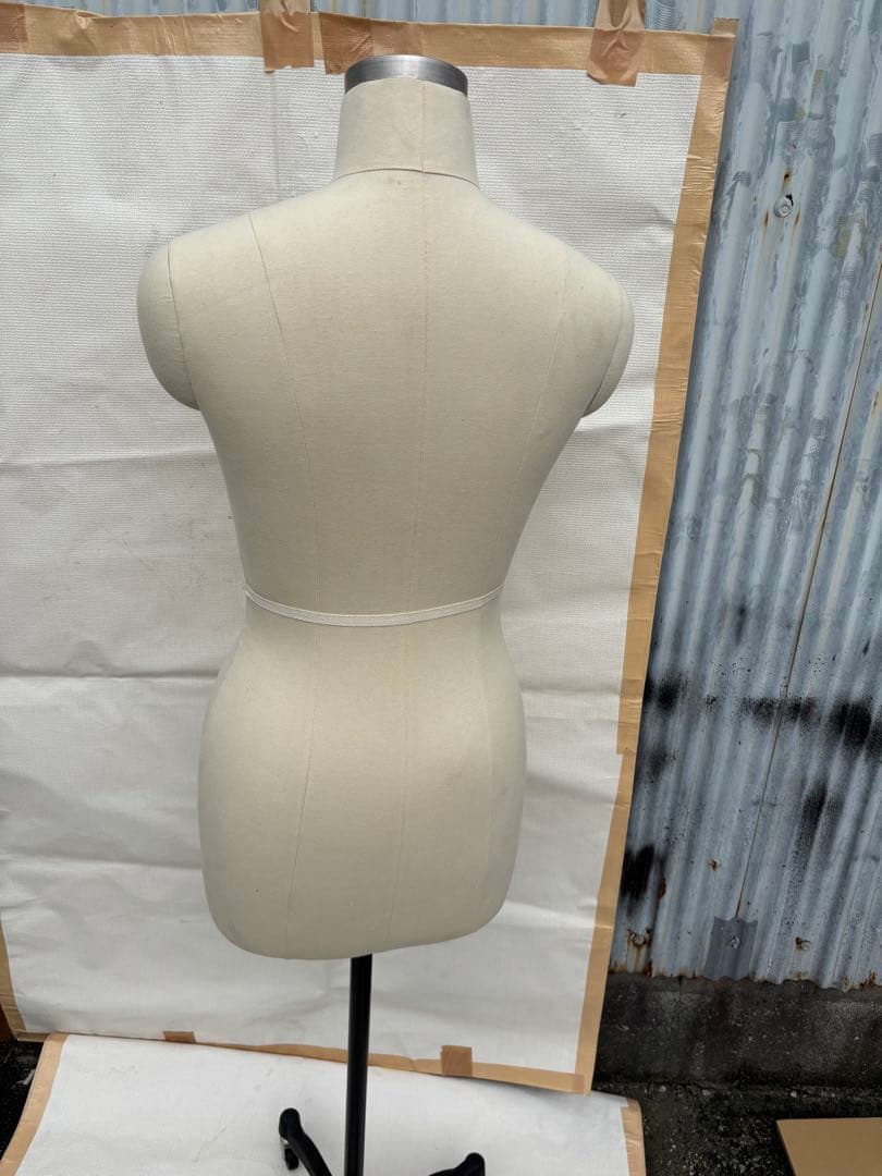 上質な、マネキン ボディ　トルソー　女性用 　86足ストッパー付きファブリック